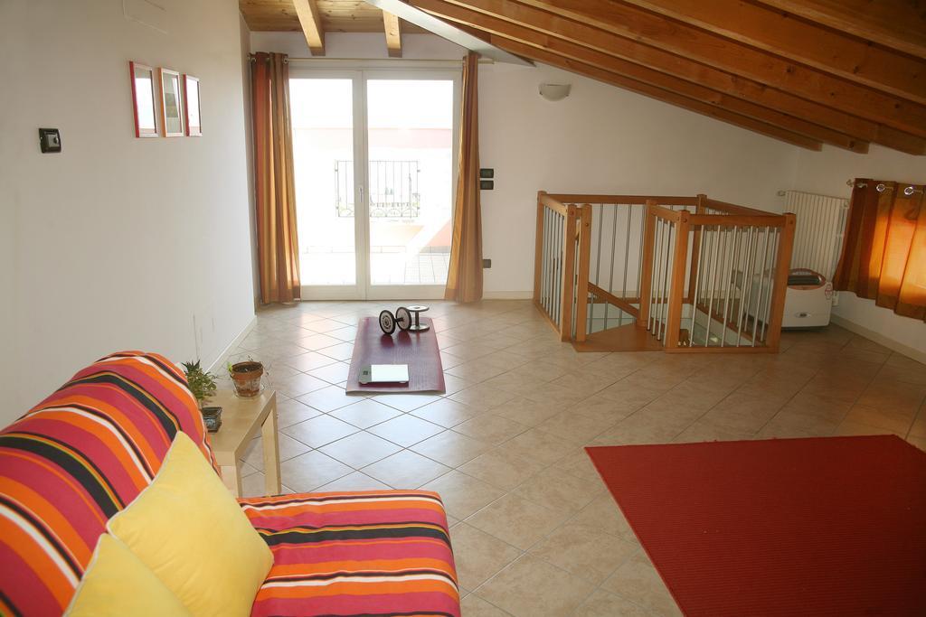 Villa Rosa Moniga del Garda ภายนอก รูปภาพ